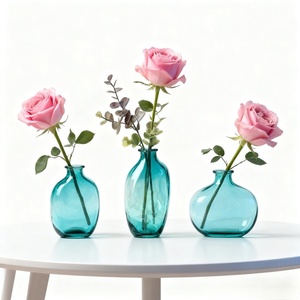 Vaso in Vetro Blu Chiaro di Lusso da Tavolo, Vaso a Bocca Stretta Colorato per Fiori Secchi e Decorazioni Domestiche - Product Image 1