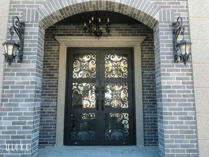 Puerta Metálica de Lujo Estilo Francés con Vidrio y Marco de Acero, de Empuje y Tracción, en Negro, Cobre, Bronce y Peltre para Edificios Modernos - Product Image 4