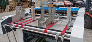 Machine de rainurage automatique du panneau V gris de carton pour la fabrication de boîte-cadeau - Product Image 6