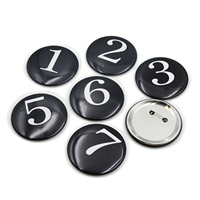 Badges en métal circulaires personnalisables avec fond en étain, technique de moulage sous pression de 5 mm pour cadeaux à thème logo