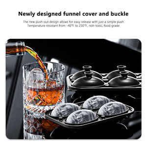 Nuevas formas divertidas de silicona grandes de 2,2 pulgadas, regalos de fútbol novedosos, moldes de bolas de hielo de esfera redonda artesanal para whisky - Product Image 3