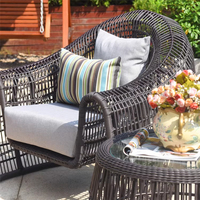 Ensemble de meubles de jardin en rotin imperméable et durable, avec une chaise individuelle et une table basse