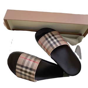 Sandales décontractées de luxe pour hommes et femmes au design classique, à semelle épaisse et amortissante, sandales de sport de haute qualité pour la plage et les activités de plein air - Product Image 1