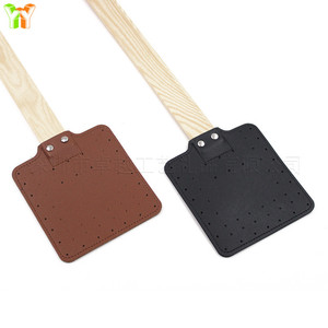 Raquette anti-mouches créative en cuir PU, idéale pour le camping en plein air, les pique-niques et l'utilisation domestique ; manche en bois ; fixation murale. - Product Image 4