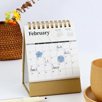 Mini calendrier de bureau, petit calendrier de table sur pied avec reliure spirale, planificateur de bureau compact pour l'organisation à domicile, au bureau ou à l'école