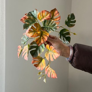 Plante artificielle Monstera Deliciosa en feuille suspendue, orange rouge, branche unique, décoration murale pour la maison, fleur en plastique et soie - Product Image 5