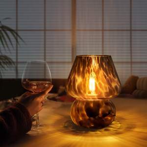 आधुनिक आधुनिक पोस्टमॉडर्न टेबल लैंप से सना हुआ ग्लास शेड - Product Image 2