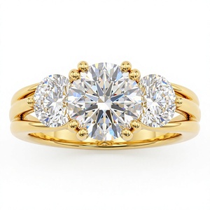 Bague de fiançailles solitaire pour femme en or plaqué 18K 14K avec trois diamants de laboratoire ronds taille brillant, sertis griffes, bijoux fins - Product Image 1
