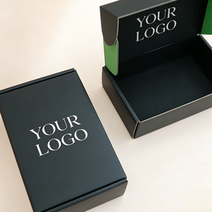 Cajas de Envío Personalizadas Pequeñas de Cartón Corrugado Negro Reciclable para Zapatos y Ropa, con Cierre Magnético y Cinta - Product Image 1