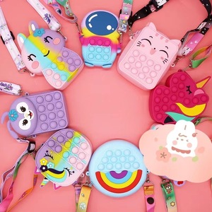 Bolso Bandolera de Silicona con Diseño de Unicornio de Dibujos Animados para Niñas, Pequeño y Cuadrado, para Reducir la Carga Diaria - Product Image 1