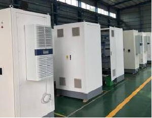 เครื่องปรับอากาศอุตสาหกรรมขนาดเล็ก รุ่นพรีเมียม 2000W (6824BTU) ประหยัดพลังงาน: ระบบทำความเย็นแบบปรับได้สำหรับตู้ควบคุมกลางแจ้งกำลังสูง - Product Image 2