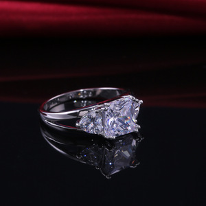 Anello Blu Reale per Donne, Gioiello Minimalista Scintillante alla Moda, Vendita all'Ingrosso - Product Image 2