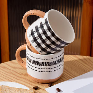 Mug en céramique personnalisé avec poignée, résistant à la chaleur, design créatif bicolore, tasse à eau pour la maison ou le bureau, cadeau d'affaires - Product Image 2