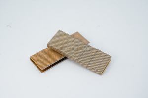 उच्च गुणवत्ता वाले औद्योगिक निर्माण स्टेपल 15गा गैल्वेनाइज्ड गोल्डन पीला गोंद लकड़ी के लिए - Product Image 4