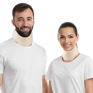 Verstellbare Hals stütze aus weichem Schaumstoff mit individuellem Logo Komfortable und atmungsaktive Sport halsband unterstützung für Halskragen - Product Image 1