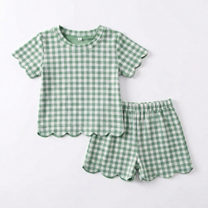 Set Corto a Quadretti con Bordo Ondulato per Bambine, Pigiama a Maniche Corte con Bordo Ondulato, Abbigliamento da Notte a Quadri per Bambini e Adulti - Product Image 2