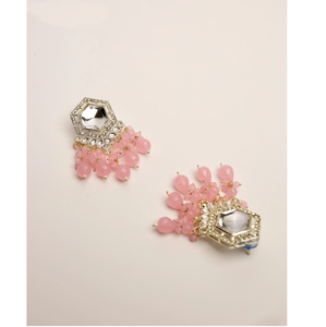 Pendientes Colgantes Hexagonales de Aleación de Zinc Chapados en Oro de Nuevo Diseño al por Mayor con Gotas de Perlas de Imitación y Cuentas Geométricas - Product Image 3