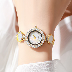 <span class=keywords><strong>Montre</strong></span> pour <span class=keywords><strong>femme</strong></span> Fenyi, style décontracté tendance, <span class=keywords><strong>bracelet</strong></span> <span class=keywords><strong>fin</strong></span> en forme de coquille avec cordon de serrage réglable et diamants - Product Image 3