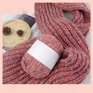 Fil à tricoter en <span class=keywords><strong>laine</strong></span> mérinos mélangée <span class=keywords><strong>de</strong></span> moyenne épaisseur à prix réduit pour tricoter des manteaux - Product Image 1