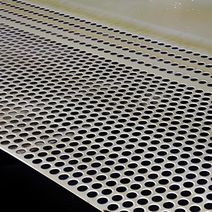 Tôle perforée en acier inoxydable pour grilles de ventilation et protections de machines - Product Image 2