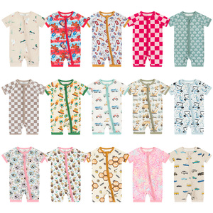 Pigiami Estivi in Bambù per Bambini, Design Personalizzato con Nome, Hello Kitty, Abbigliamento per Bambini e Bambine da 1 a 3 Anni - Product Image 1