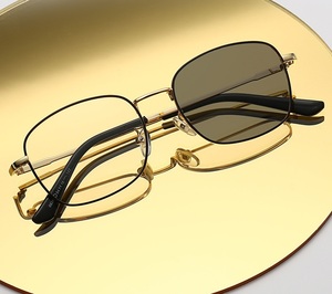 Cổ phiếu giá rẻ hình chữ nhật vuông vàng kim loại kính khung cho nam giới photochromic chống ánh sáng màu xanh UV400 kính - Product Image 5