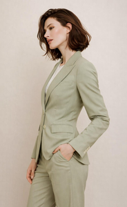 Ensemble de costume élégant vert sauge pour femme, blazer structuré avec pantalon ajusté assorti, pantalon de costume minimaliste pour affaires - Product Image 5