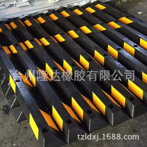 Butée de roue en caoutchouc 1650x150x100mm durable pour garage souterrain - Product Image 4