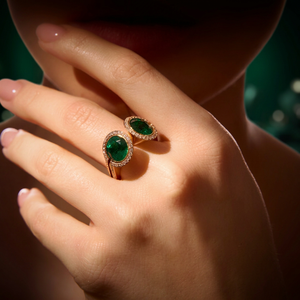 Anillos de Lujo para Mujer con Gema de Corte Esmeralda en Oro de 18K, Bisel de Diamantes Ovalados, Joyería de Compromiso - Product Image 3