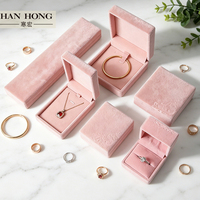 Vente d'usine : Boîte de rangement à bijoux en velours gaufré à bords carrés, personnalisable pour bagues, colliers, bracelets, boucles d'oreilles, avec logo