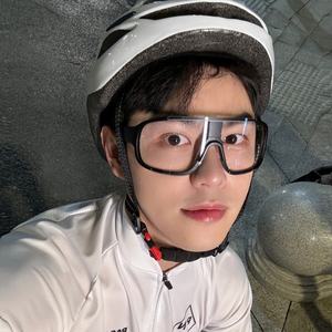 Nuevas <span class=keywords><strong>Gafas</strong></span> <span class=keywords><strong>de</strong></span> <span class=keywords><strong>Sol</strong></span> Deportivas Europeas Americanas para <span class=keywords><strong>Ciclismo</strong></span> al Aire Libre, Modelos Deportivos para Montañismo, Polarizadas y Coloridas, para <span class=keywords><strong>Amazon</strong></span> Cross-Border - Product Image 3