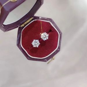Pendientes de Oro de 18K Xinfly, Diseño Clásico de Seis Garras, 0.64CT H-VVS, Gran Venta de Verano, Diseño Elegante Occidental para Novia, Compromiso, Boda - Product Image 4