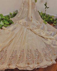 Magnifique sari en soie Zari avec bordure festonnée, travail de sequins, travail de perles et broderie Aari Kadana faite à la main pour les occasions festives - Product Image 3