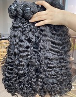 Prix d'usine en gros Cheveux humains bruts bouclés indiens, cheveux vietnamiens, cheveux ondulés naturels cambodgiens, cheveux bouclés naturels birmans, cheveux bouclés caribéens