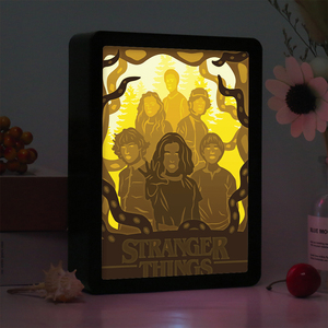 Marco Caja de Sombras Personalizado con Foto de Stranger Things Lámpara de Noche 3D LED Lámpara de Escritorio LED para Decoración del Hogar Regalo para Niños - Product Image 4