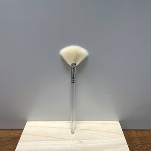 The Cloud Brush Tamaño mediano Suave Natural Fluffy Hair Fan Brush Mascarilla facial Highlight Pink Fan Facial Brush - Product Image 2