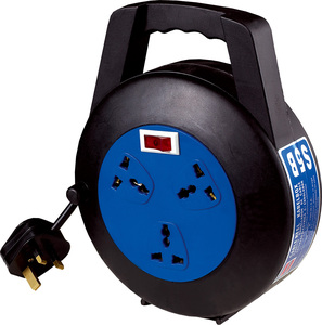 Cable Retráctil de 5 Metros con 3 Tomas de Corriente, 250V 13A, Compatible con Enchufes EU/UK/USA - Product Image 4