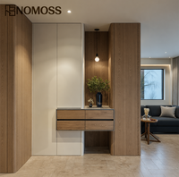 Meuble d'entrée avec niche décorative et étagère console fine pour un rangement moderne dans le couloir