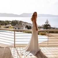 Gaun pengantin model halter fishtail untuk pengantin wanita, ramping dan pas di badan, terbuat dari renda satin Prancis.