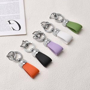 <span class=keywords><strong>Porte</strong></span>-clés pendentif en alliage de zinc gravé avec sangle de transport en forme de nœud, breloque de sac pour femme personnalisée et créative, ouvre-bouteille léger - Product Image 2