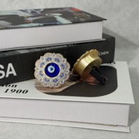Diffuseur de parfum pour voiture C&H Wholesale, motif œil turc et lotus, en métal émaillé, clip désodorisant pour intérieur de voiture, amulette porte-bonheur, cadeau