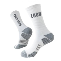 FREE DESIGN & MOCKUP Chaussettes d'athlétisme Crew de haute qualité Design personnalisé Chaussettes de basket-ball avec logo personnalisé Chaussettes de sport pour hommes