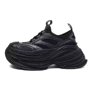 Zapatillas de diseñador con plataforma que aumenta la altura en 16 cm para hombre, zapatillas de running retro de diseñador, logotipo personalizado, suela gruesa que aumenta la altura - Product Image 3