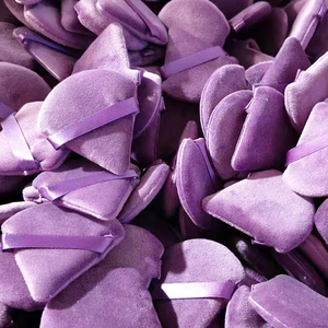 Fleur sait cosmétiques <span class=keywords><strong>poudre</strong></span> bouffée corps <span class=keywords><strong>houpette</strong></span> triangle maquillage femmes accessoires personnalisé <span class=keywords><strong>poudre</strong></span> bouffée - Product Image 1