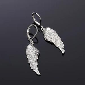 Pendientes Largos Románticos Tiyo con Alas de Ángel Plateadas, Zirconia y Microincrustaciones para Boda - Product Image 4