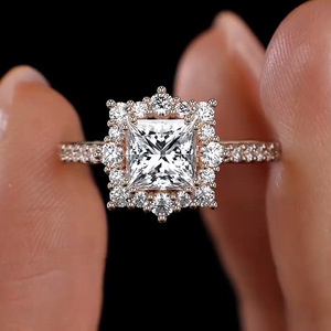 Anello Quadrato Minimalista per Donne, Elegante Gioiello da Dito alla Moda - Product Image 1
