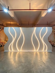 Perlengkapan Pesta Profesional Terbaru, Dekorasi Panggung 3D PVC Bentuk Gelombang Putih Modern untuk Pernikahan dengan Lampu LED - Product Image 2