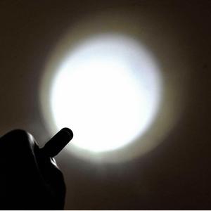 Venta caliente <span class=keywords><strong>armas</strong></span> <span class=keywords><strong>de</strong></span> autodefensa LED pluma luz mini linterna LED para correr - Product Image 3