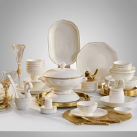 Service de table en porcelaine fine au design bohème avec bordure dorée élégante, vaisselle de luxe en céramique pour 8 personnes, compatible micro-ondes et lave-vaisselle