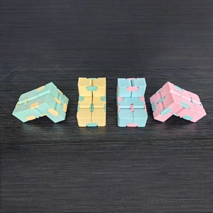 Stock disponible: <span class=keywords><strong>cubo</strong></span> mágico de creatividad infinita, <span class=keywords><strong>cubo</strong></span> macaron flip 2x2 - juguete educativo versátil, dispositivo para aliviar el estrés - Product Image 2